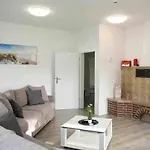 Wunderschoene Und Moderne Mit Garten شقة إمدن