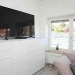 شقة Wunderschoene Und Moderne Mit Garten