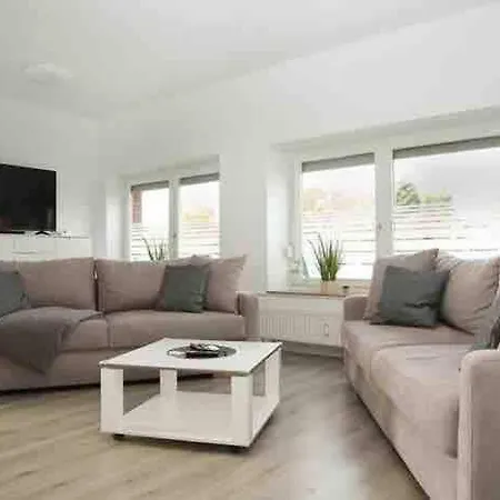 Wunderschoene Und Moderne Mit Garten Emden