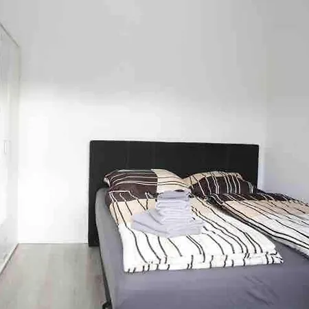 Wunderschoene Und Moderne Mit Garten * إمدن