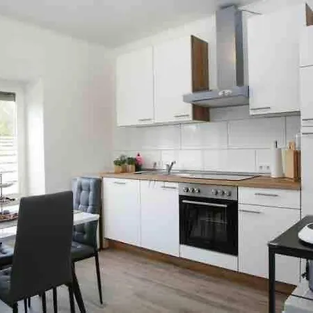 Wunderschoene Und Moderne Mit Garten