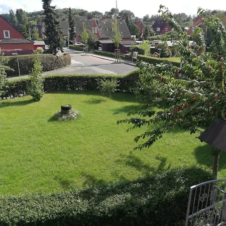 Wunderschoene Und Moderne Mit Garten شقة إمدن