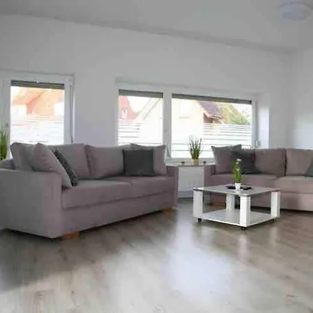 Wunderschoene Und Moderne Mit Garten * إمدن