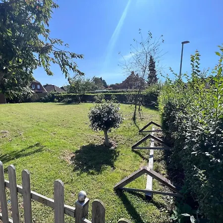 Wunderschoene Und Moderne Mit Garten * إمدن