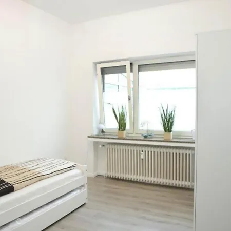 Wunderschoene Und Moderne Mit Garten * إمدن
